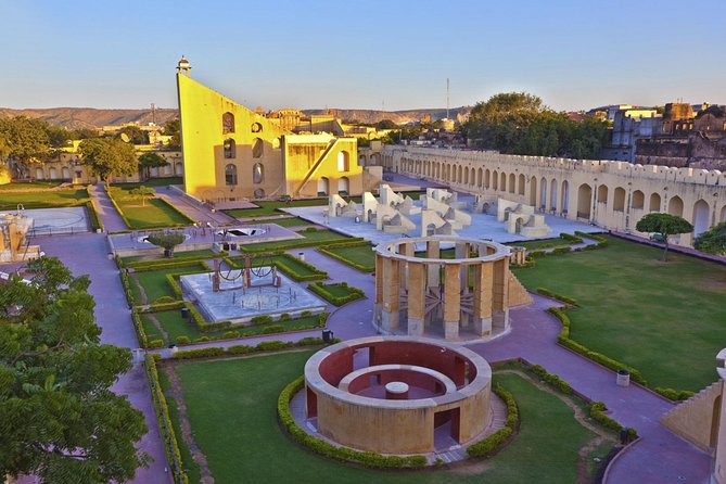 Skip The Line: Exclusive 2 Days Guided Jaipur Tour With Hotel, Lunch & Entry Fee