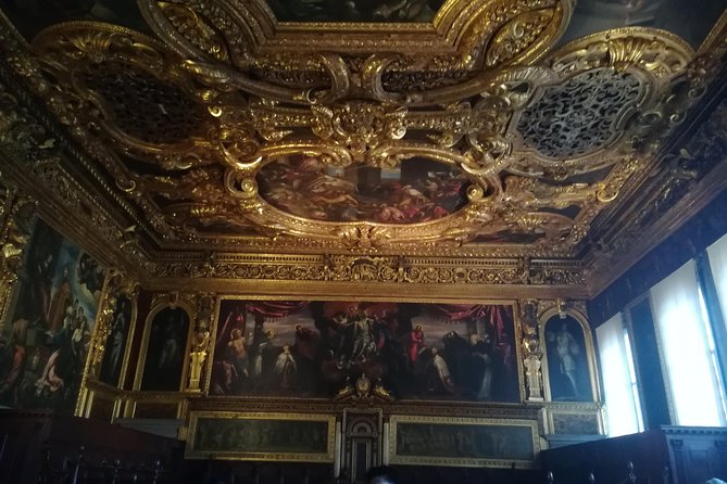Skip-the-Line Venice Private Tour Including St Mark Doges Palace & Gondola Ride