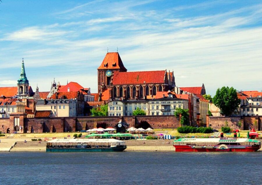 Small-Group Tour From Warsaw to Torun With Lunch