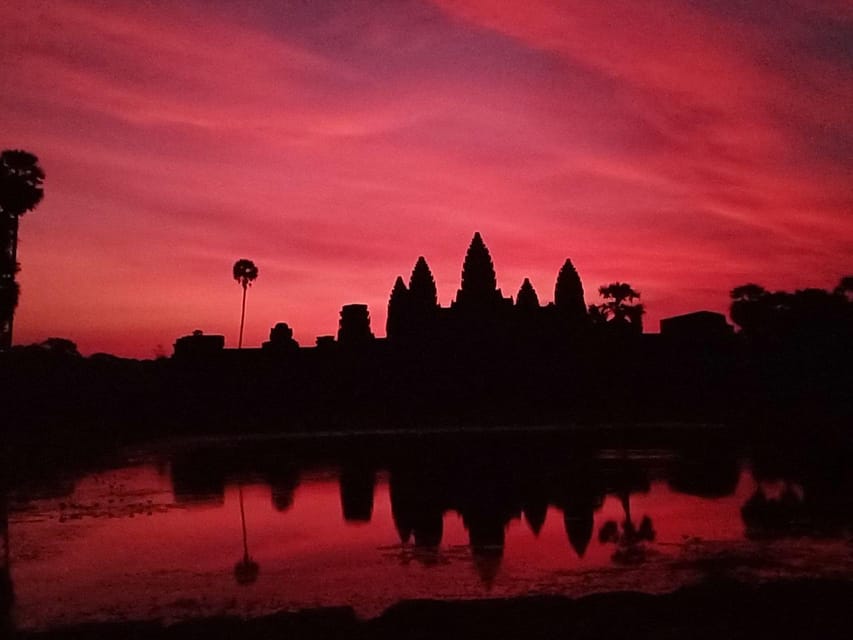 Small Joining Group to Temples With Sunrise at Angkor Wat
