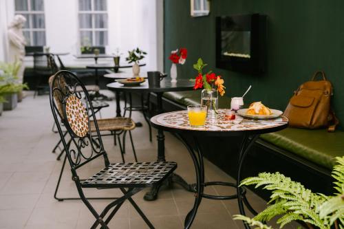 Sonder Chelsea Green - Hotel Overview
