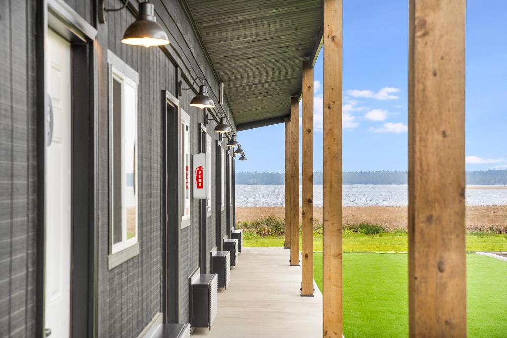 South Bay Inn - About the Hotel