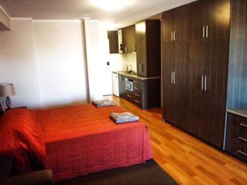 Spinifex Hotel - Hotel Overview