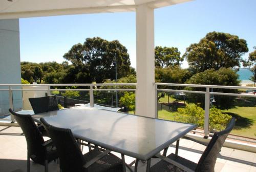 Spinnakers by Rockingham Apartments - Overview and Location