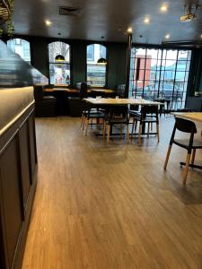 Star Bar Cafe & Hotel - Hotel Location and Accessibility