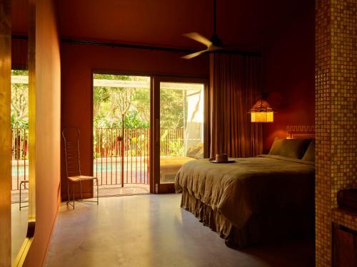 Sun Ranch - Hotel Location and Attractions