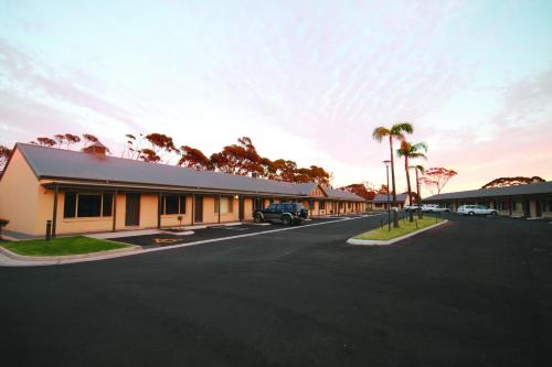 Sundowner Motel Hotel - Accommodations Overview