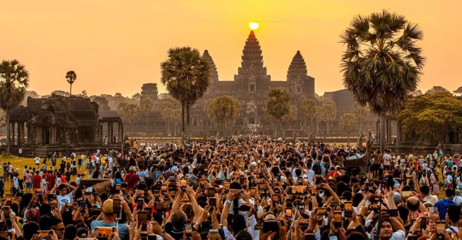 Sunrise at Angkor Wat and Full Day With Fascinating Temples