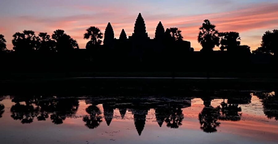 Sunrise Guided Tour of Major Angkor Temples and Banteay Srei