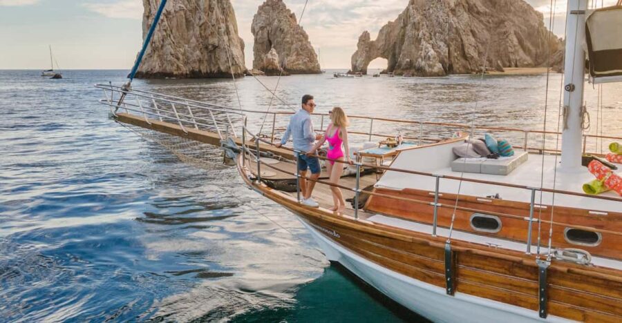 Sunset on a Sailboat + Dinner With Views of the Cabo Arch - Experience Overview