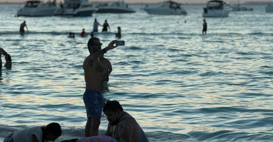 Sunset Sailing to Isla Mujeres With Cancún Transfer