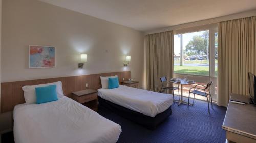 Swan Hill Resort - Location and Accessibility