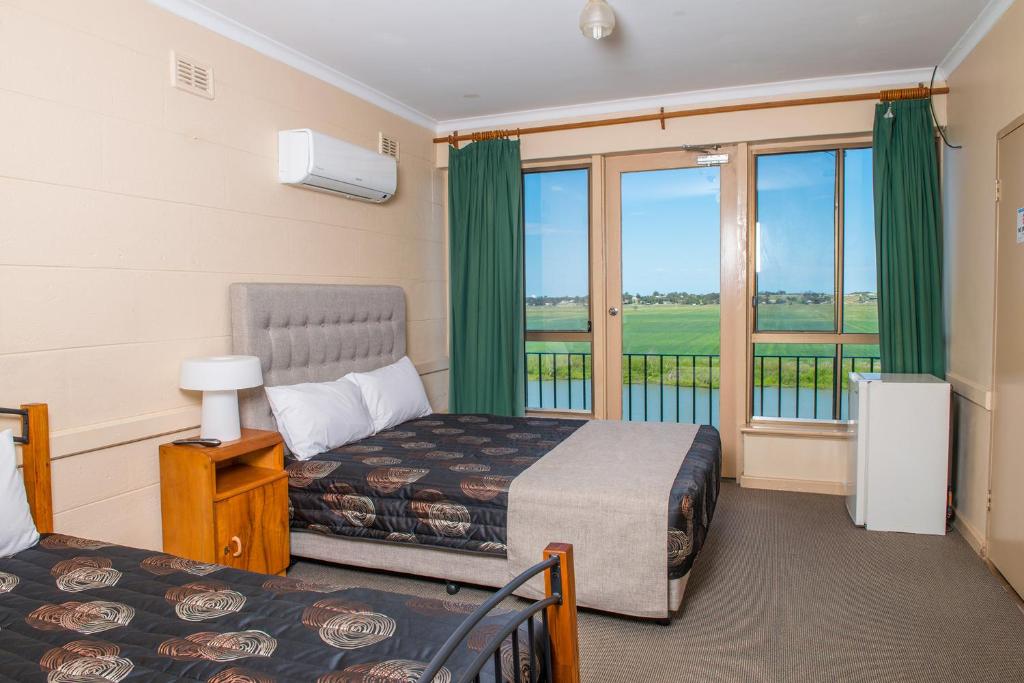Tailem Bend Riverside Hotel Review