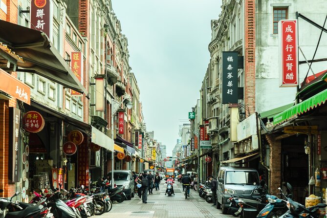 Taipei: Book A Local Host For 6 Hours