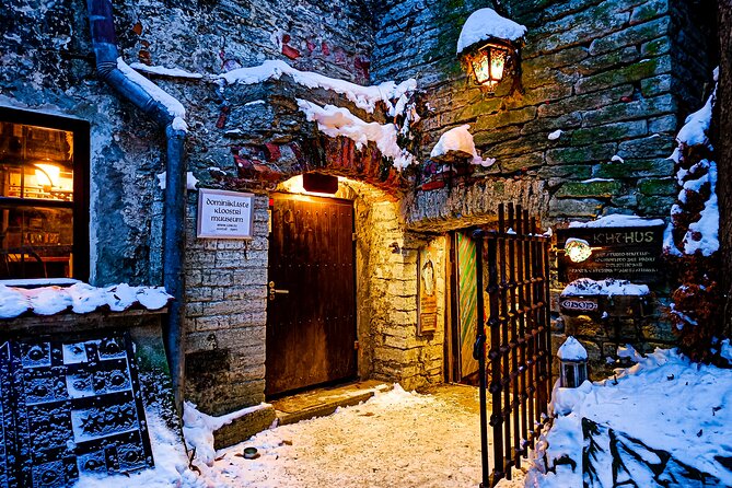 Tales of Old Tallinn 2-hour Walking Tour - Tour Overview
