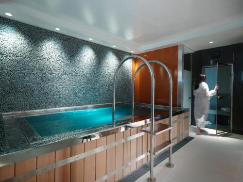The Athenaeum Hotel & Residences Review