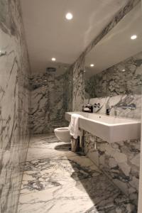 The Bank Hotel - Hotel Location and Accessibility