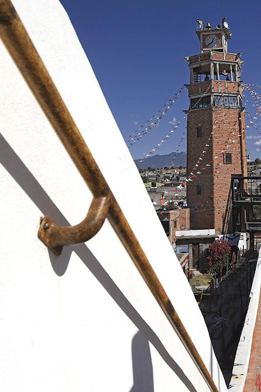 The Boat of Faith: A Spiritual and Cultural Landmark in Tlaxco - Architectural Marvels of the Boat