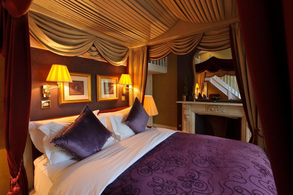 The Colonnade Review