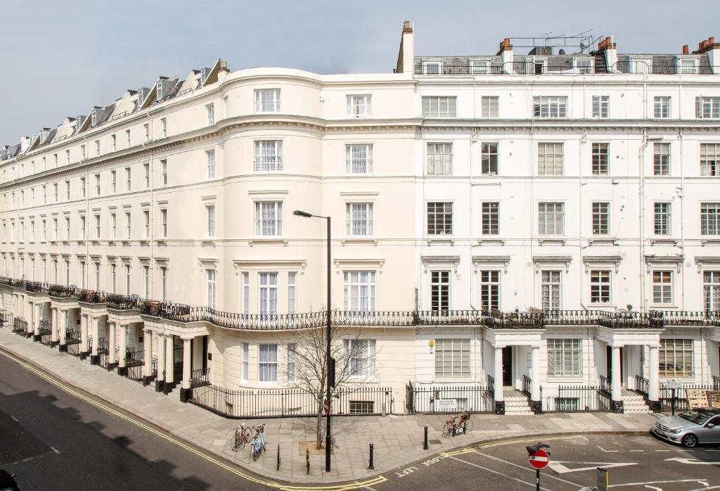 The Crescent Hyde Park Review