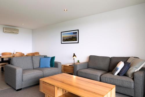 The Dolphin Apartments - Overview and Location