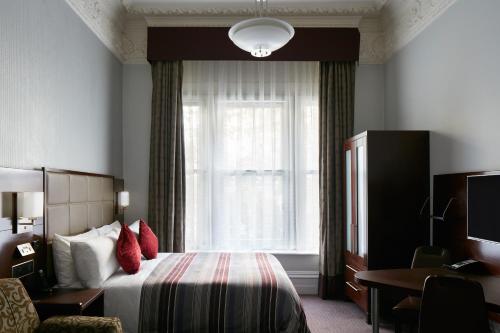 The Grand at Trafalgar Square - Location and Neighborhood