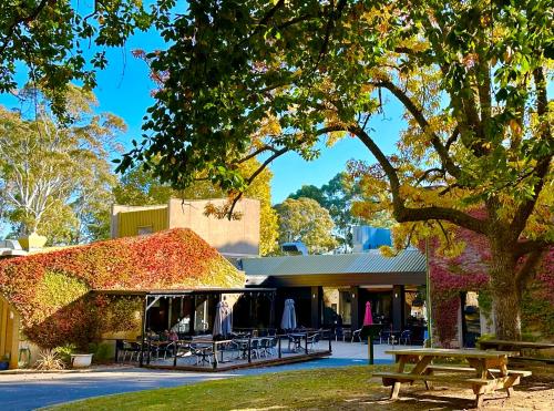 The Grand Oaks - Hotel Overview