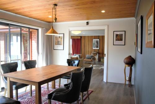 The Hobart Entrance - Luxurious Property Overview