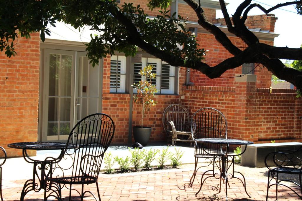The Houston Wagga Review