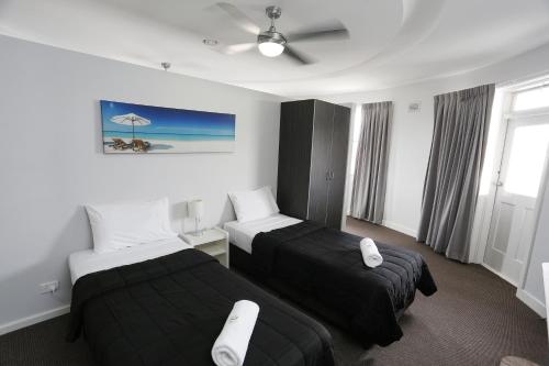 The Lakes Hotel - Hotel Location and Proximity