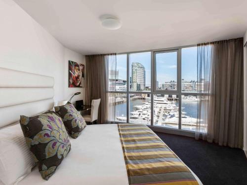 The Sebel Melbourne Docklands Hotel Review - Luxurious Accommodations