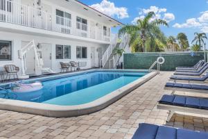 The Shores Hotel - Hotel Overview