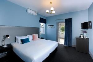 The Stirling Arms Hotel - Location and Accessibility