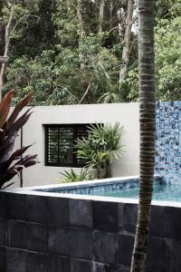 The Villas of Byron - Location and Surroundings