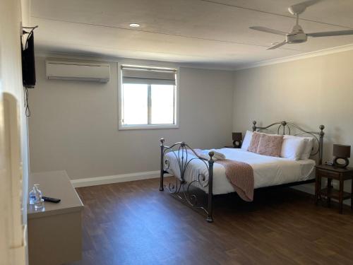 The Wooly Guesthouse - Property Overview