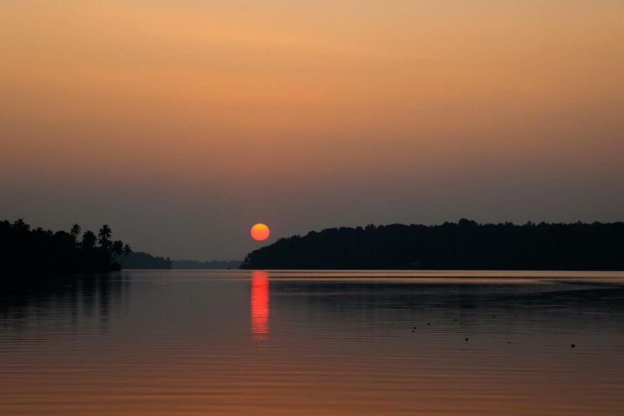 Thiruvananthapuram: One-Day Trip to Kanyakumari and Poovar