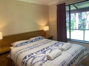 Tinglewood Cabins - Location and Surrounding Area