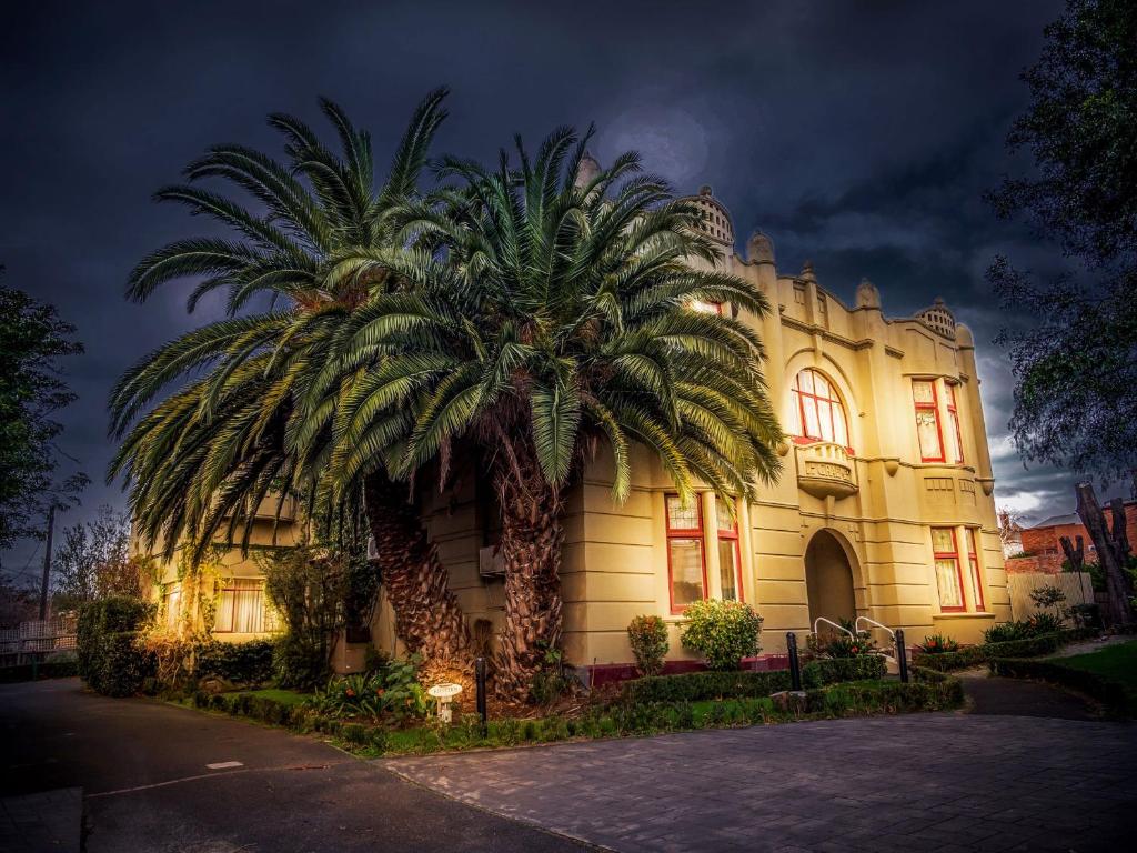 Toorak Manor Hotel - Hotel Overview and Location