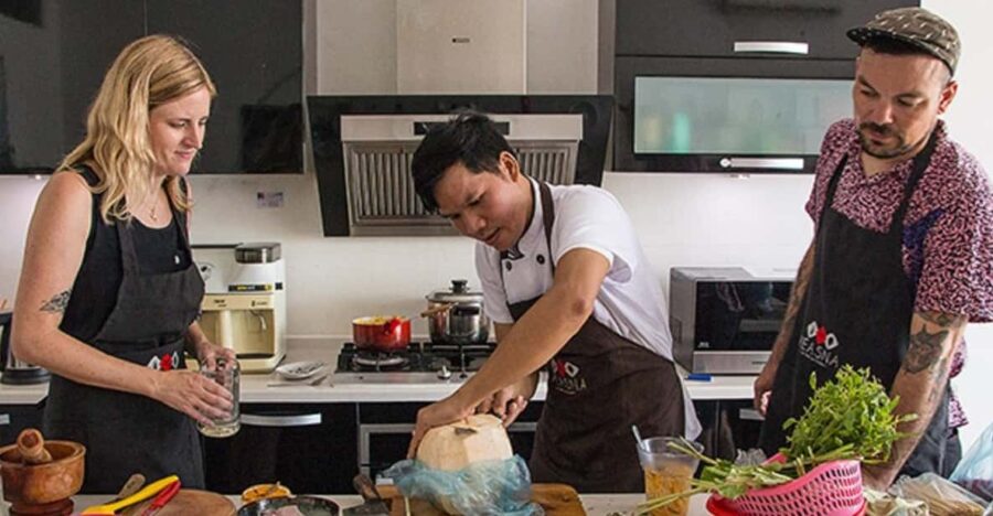 Traditional Cooking Class and Local Market Tour