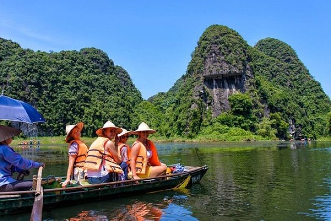 Trang an Hoa Lu Mua Cave Tour [Japanese Guide, Limousine Bus, Lunch and Dinner Included]