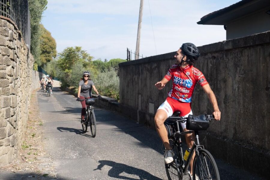 Tuscany Hills Bike Tour With Lunch at Farm and Wine Tasting