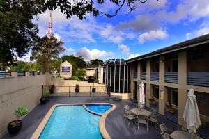 Twin Towers Inn - Hotel Overview