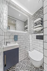 Vancouver Hotel and Studios - Location and Nearby Attractions