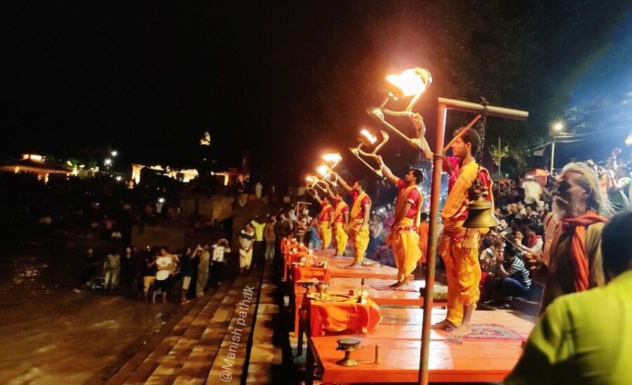 Varanasi: Night Boat Ride, Aarti Ceremony and Dinner