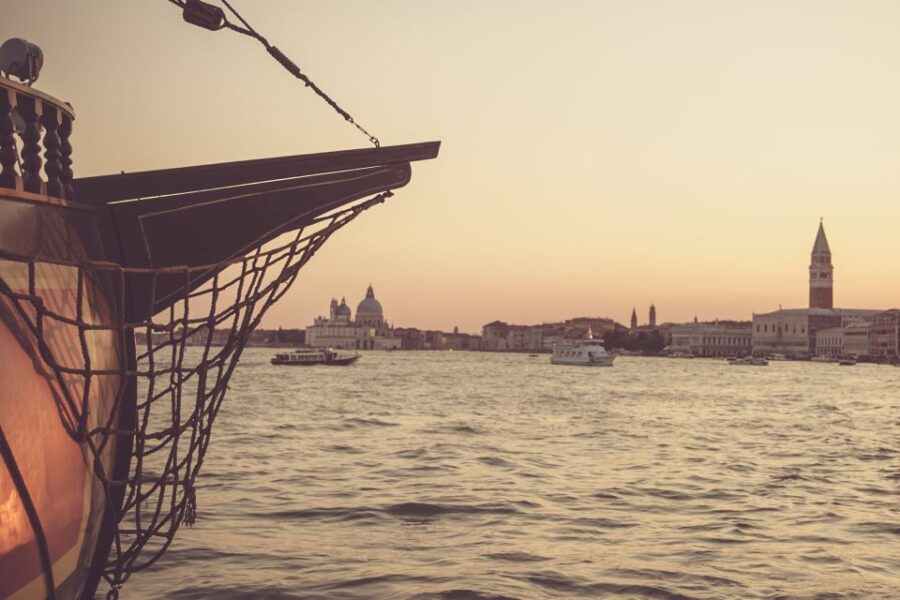Venice: Venetian Lagoon Tour and Galleon Dinner