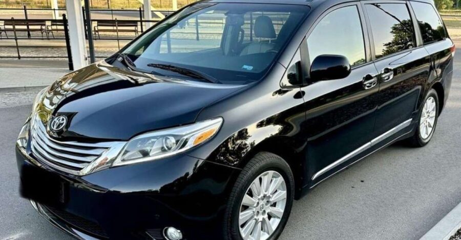 Warsaw Chopin or Modlin Airport Transfer to Warsaw (1-5 Pax)
