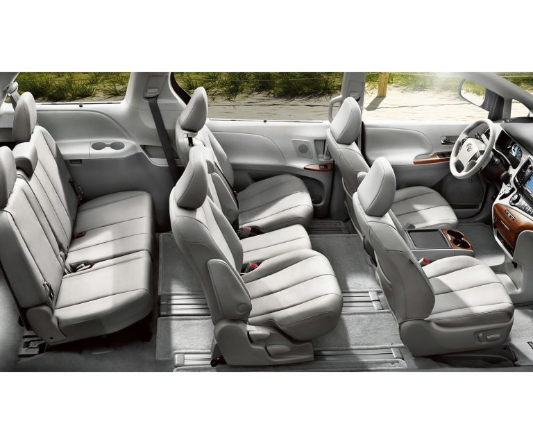 Warsaw Modlin Airport: Private Economy Transfer