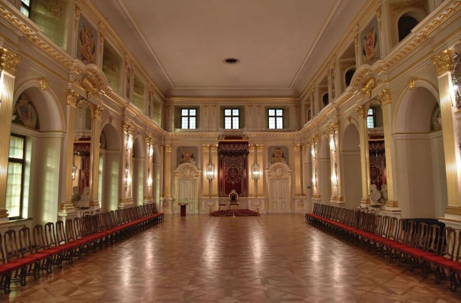 Warsaw: Skip-the-Line Royal Castle Guided Tour