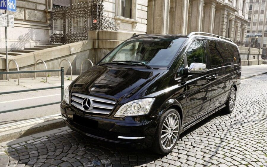 Warsaw to Auschwitz and Krakow Old Town Full-Day Trip by Car