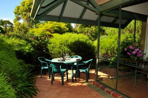 Waterfall Cottages - Location and Accessibility